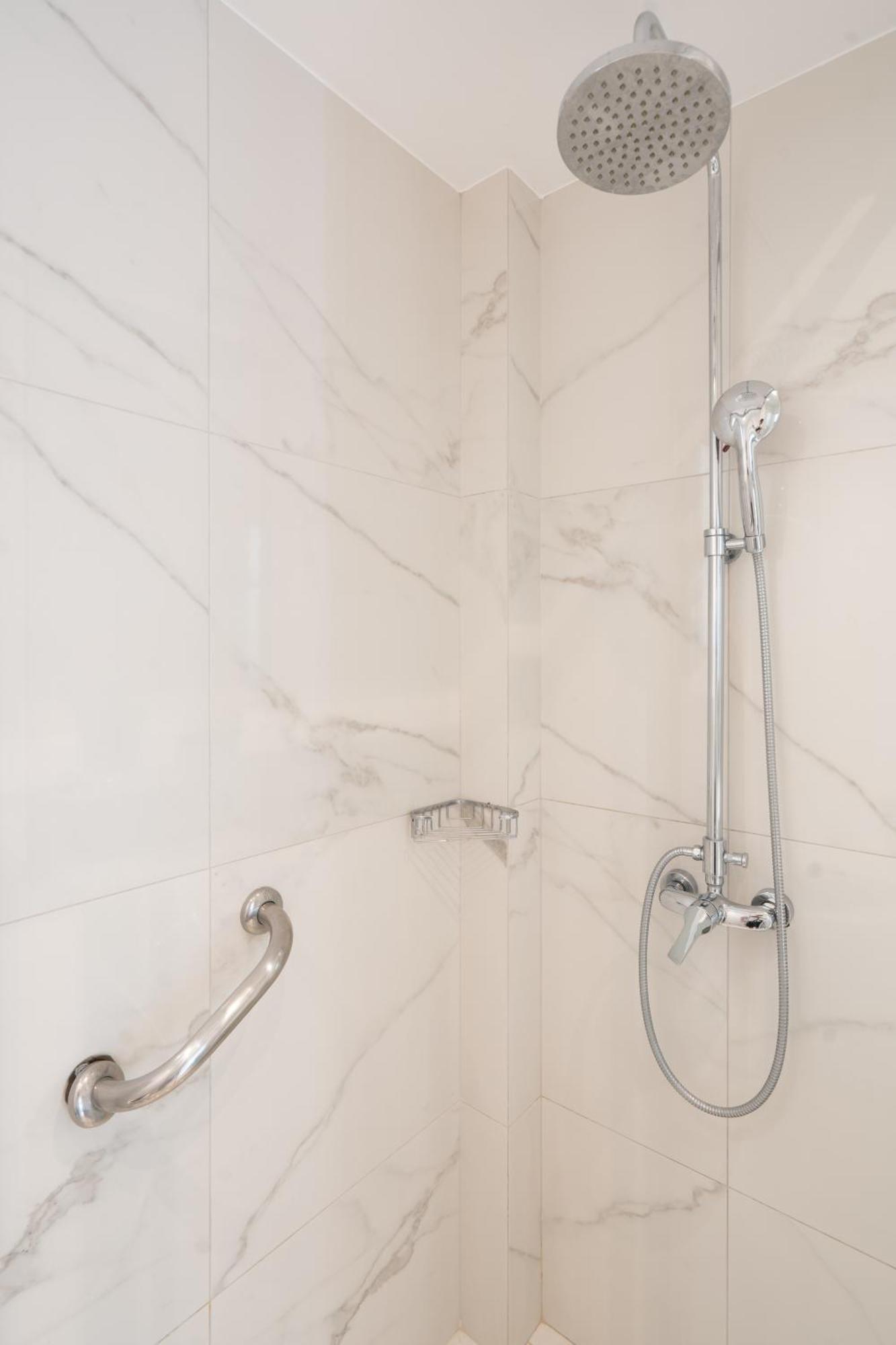 Sophisticated Modern Apt In Athens Center المظهر الخارجي الصورة