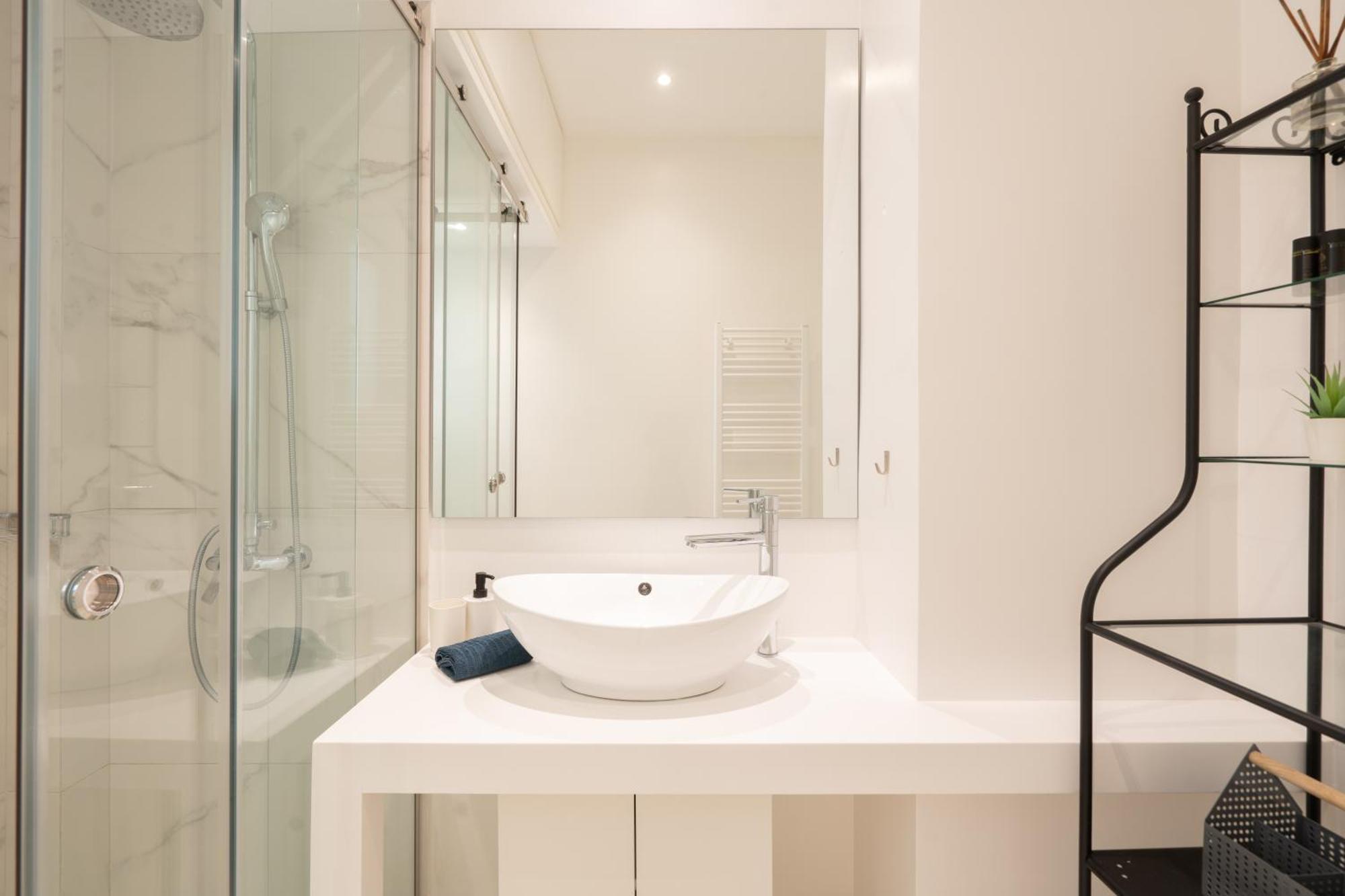 Sophisticated Modern Apt In Athens Center المظهر الخارجي الصورة